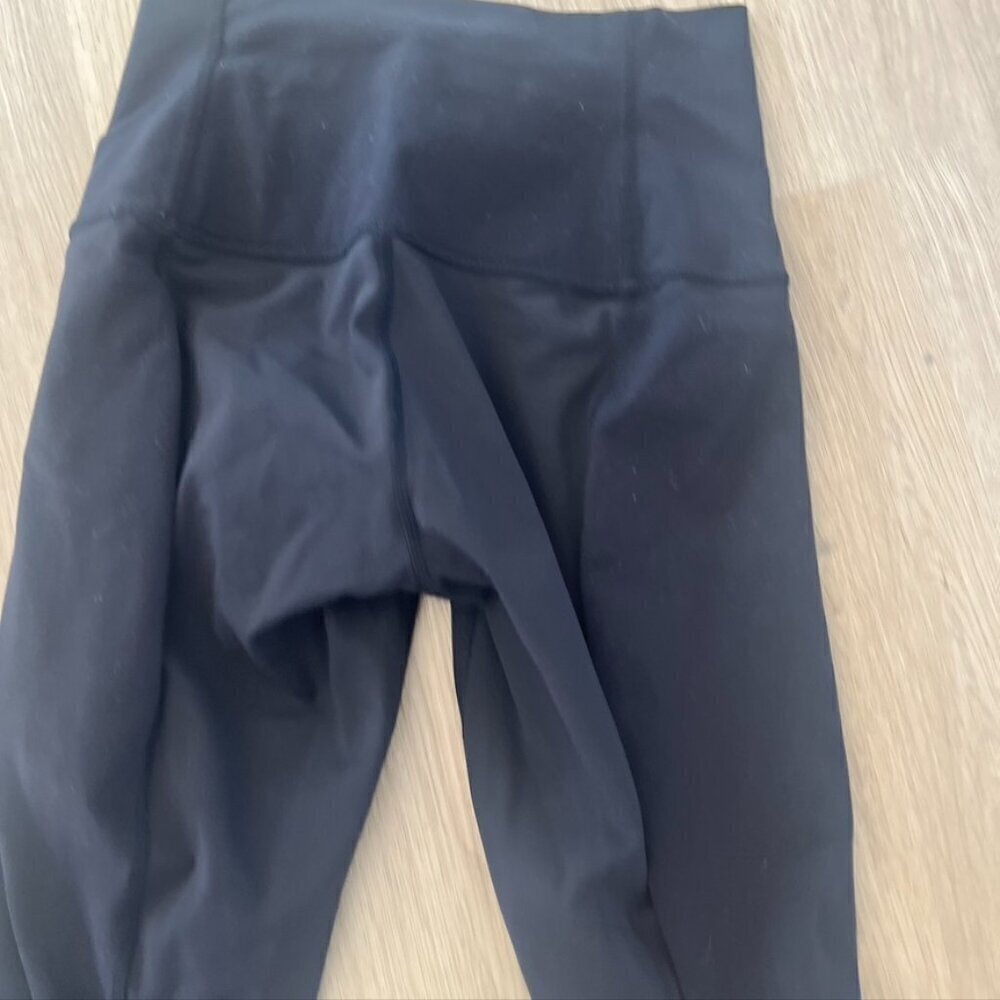 Lululemon Wunder Under Gray and Black Leg Stirrup Leggings Sz 6 - Picture 9 of 10